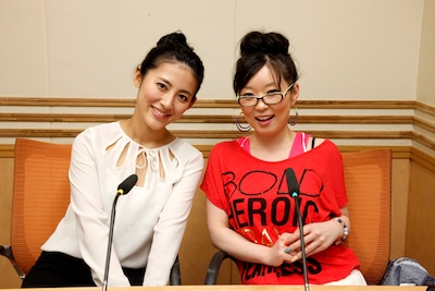 ラジオでは初共演となる福田彩乃（左）と荒牧陽子（右）。(c)文化放送
