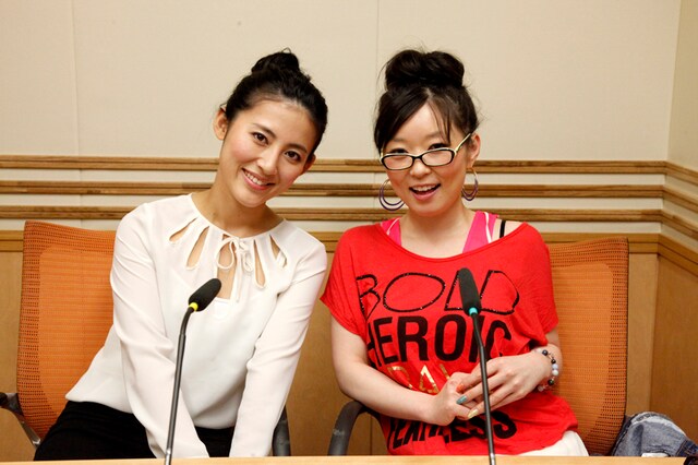 ラジオでは初共演となる福田彩乃（左）と荒牧陽子（右）。(c)文化放送
