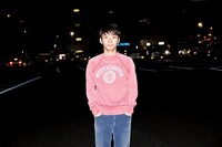 毎週月曜放送、ラジオ番組「RADIPEDIA」（J-WAVE）のパーソナリティを務める星野源。