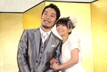 結婚を発表したオリエンタルラジオ中田敦彦（左）と福田萌。