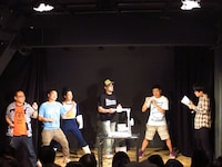 和気藹々とした雰囲気の中、ふいに対戦を思い出すユーモア軍団と加藤。