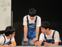 笑いの基礎をじっくり鈴木に教える児嶋。