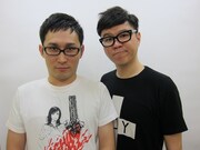 7月29日に東京・北沢タウンホールにて「ジュテ ～片足で踏み切って跳び他の足で下りるパ～」を行うシソンヌ。