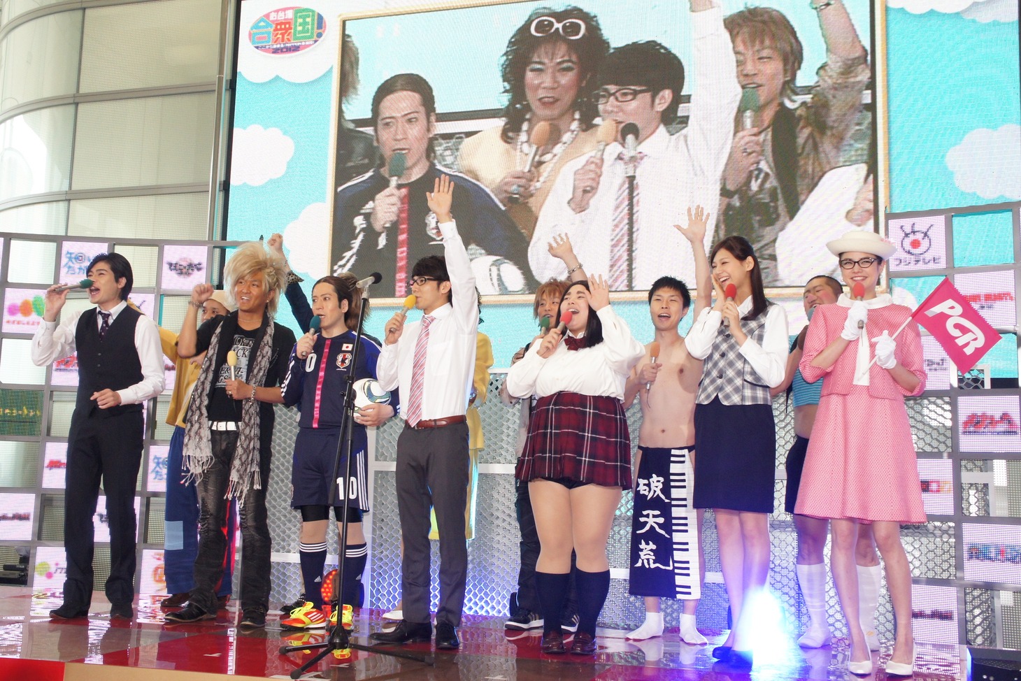今年の「お台場合衆国」のイメージキャラクターとして晴れやかに登場した「ピカルの定理」メンバー。