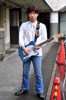 フットボールアワー後藤扮するGO☆TO。フットボールアワー後藤分するGO☆TO。7月18日にCD「COME ON BABY!」をリリース。