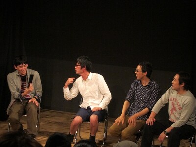 博多大吉MC、スパローズ大和、アンガールズ田中、ロバート秋山出演のライブ「お笑い討論会」。