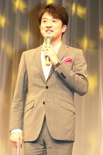 会見の進行を務めたポテト少年団・菊地。