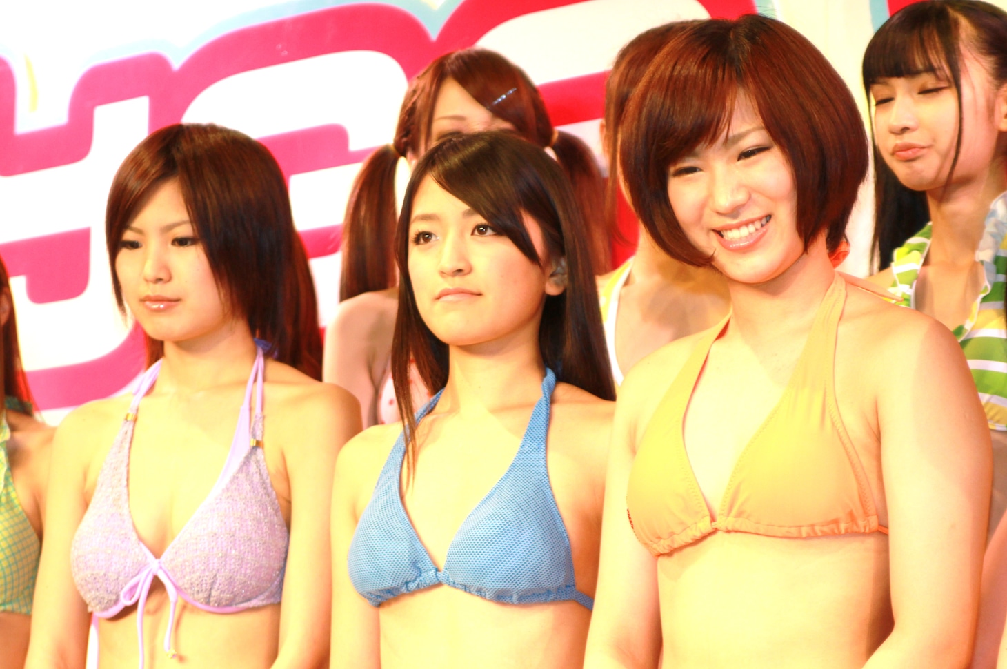 YGA新メンバー（9期生）の（左から）原彩乃（はらあやの）、星野恵（ほしのけい）、村田玲奈（むらたれいな）。