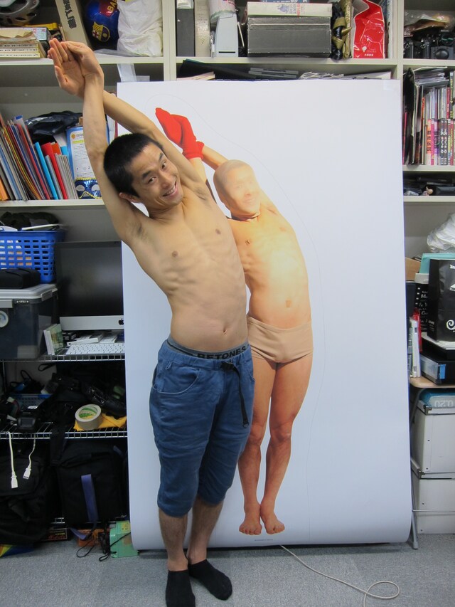 6月12日（火）より、東京・下北沢HIBOU HIBOUにて行われる「ハブ展」に展示される等身大エビフライ。