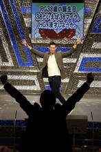 渋谷ヨシモト∞ホールにて行われた「RG38歳の誕生日。38といえば38マイク。HG、漫才しようか。」でコンビ愛を再確認しあうレイザーラモン。(c)藤澤孝代（フォトプロ）