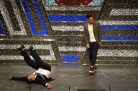 プロレス技でRGをノックダウンしたHG。(c)藤澤孝代（フォトプロ）