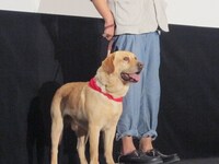 会場中に興味津々のまさお君。