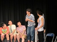 掴みギャグを披露した江崎。