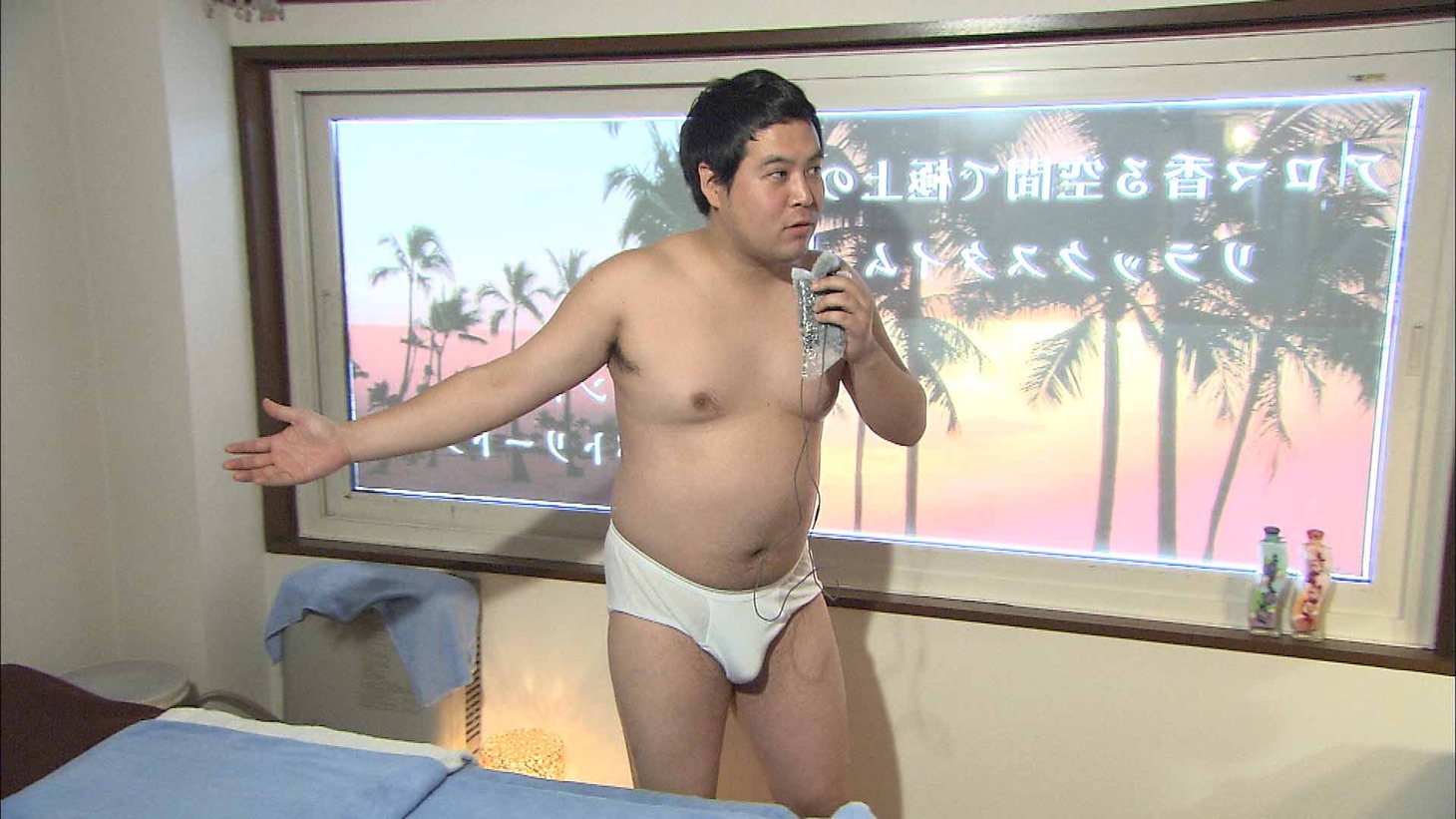 「このへん!!トラベラー」のワンシーン。(c) 2012　KYORAKU YOSHIMOTO LABEL / 北海道テレビ / 東北放送 / テレビ東京 / 中京テレビ / 朝日放送 / 福岡放送 /  吉本興業