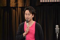 MCを務める井上マー。