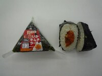 写真は激辛いかキムチラー油おむすび。価格は130円。