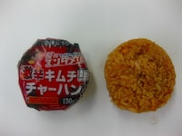 写真は激辛キムチチャーハン。価格は130円。