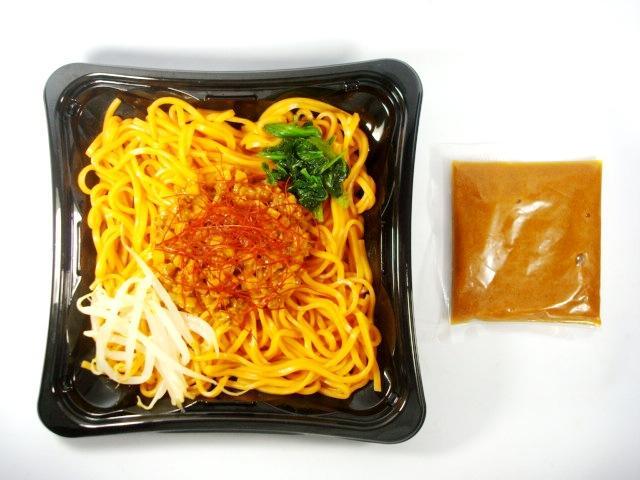 写真は激辛冷し汁なし担担麺。価格は450円。