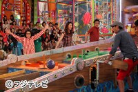 「コロコロバイキング」に挑戦するプロダクション人力舎チーム。