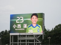 「あなたの夢！スタジアムでかなえます」でゴールを決めた少年。この日が誕生日で歌も贈られた。