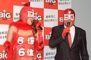 BIGウーマン（左）とBIGマン（右）。