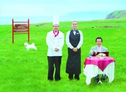 「タカアンドトシの1年レストラン」メインカット。焼尻島の牧場にて。(c)UHB/YOSHIMOTO KOGYO