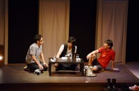 初日を迎えた第14回東京03単独公演「後手中の後手」の一場面。