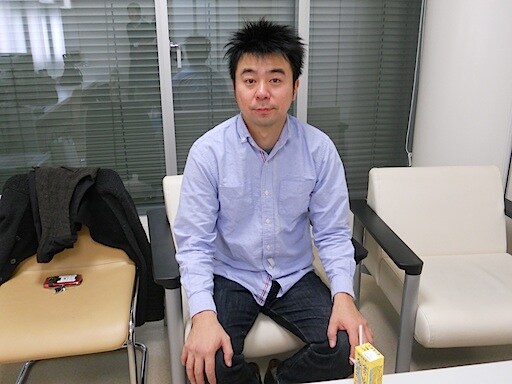 ライター・渋谷直角のブログ企画「warashi.b ～ファッションわらしべで100万円ゲットするブログ～」に登場するよゐこ有野。