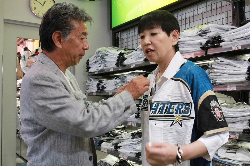 7月28日に第2弾が放送される「和田アキ子のニッポン爆笑珍道中!! 高田マネージャー付き」。写真は第1弾の様子。（c）中京テレビ