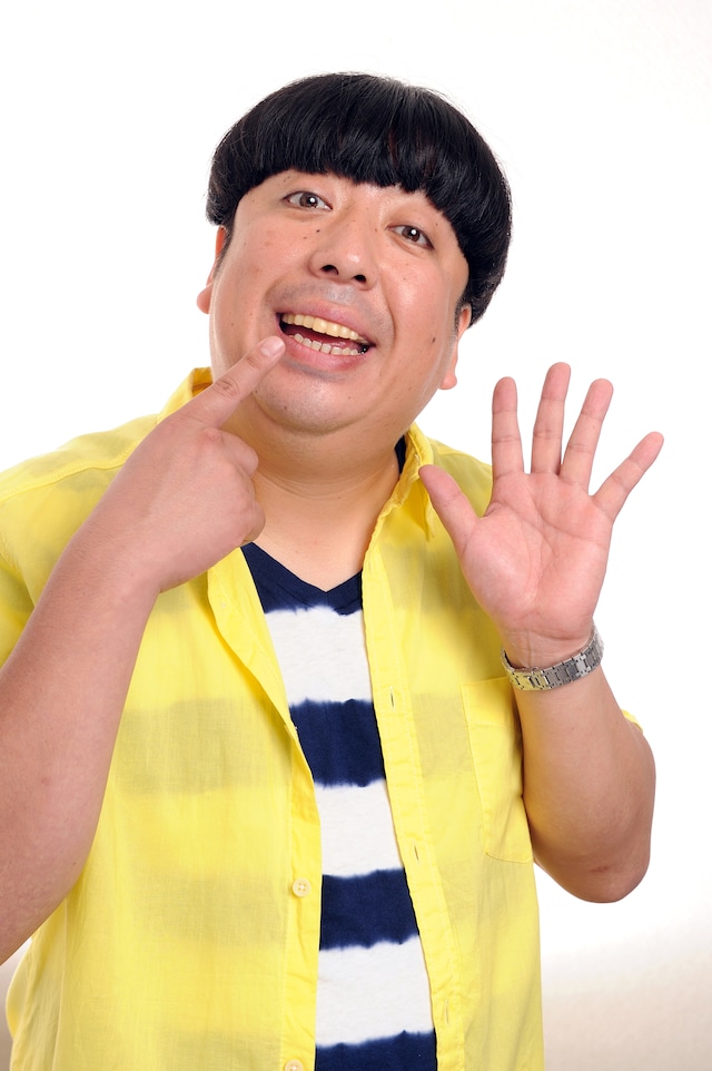 「Q&Aでわかる『いい歯医者』2013」でインプラント手術について語るバナナマン日村。（撮影・篠塚ようこ）