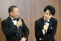 木村洋二STVアナウンサー（左）と大泉洋（右）。