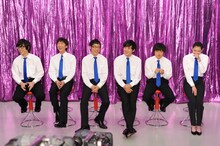 写真左から、東京03、劇団ひとり、バカリズム、早見あかり。