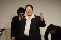 登場するなり甲高い声で「アイワズゲイ！」と叫んで客席をどよめかせた鬼ヶ島・野田。