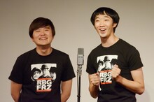 漫才を披露するラバーガール。