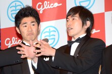 しずる。村上（右）が「グリコのしずる感を押し出せたら」と語った。