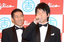 「麒麟です」ならぬ「グリコです」と低音で挨拶した麒麟・川島（右）と、田村（左）。