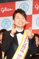 「“グリ上がり決死隊”をがんばってきました」と語る「笑いとおいしさ届け隊」隊長の雨上がり決死隊・宮迫。