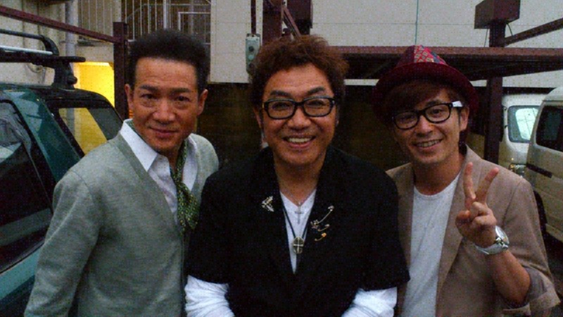 「爆報！THE フライデー」でコロッケ（中央）の故郷・熊本を訪ねるオリエンタルラジオ藤森（右）と田原俊彦（左）。(c)TBS