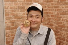 プロデューサーのグランジ大。(c)吉本興業