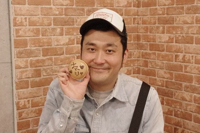 プロデューサーのグランジ大。(c)吉本興業