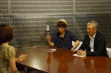 「淳の休日×anan『恋愛寺子屋』」生配信イベントで女性達の恋愛相談に乗るロンドンブーツ1号2号・淳（中央）と、森川友義早稲田大学教授（右）。