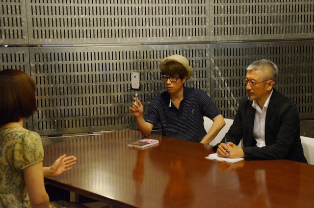 「淳の休日×anan『恋愛寺子屋』」生配信イベントで女性達の恋愛相談に乗るロンドンブーツ1号2号・淳（中央）と、森川友義早稲田大学教授（右）。