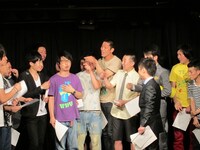 帰りのタクシー代で先輩に気を使わせないようにする方法をレクチャーする入江。