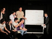 入江軍団の後輩たちから相談を受ける入江。すべて後輩力で見事解決。