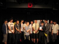 渋谷・シアターDで開催された「カラテカ・川久保拓司トークライブ～ゲスト招いて話します、ゲストでびっくりさせますよ～後輩力発売SP」。