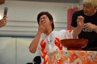 あまりの辛さに苦悶の表情を浮かべる尾形。