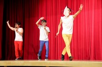 待ち焦がれるファンの前に登場した焼肉ボーイズ。(c)河村正和（フォトプロ）