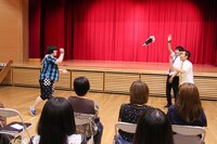 ナベのギャグに挑戦する第2のナベ候補。(c)河村正和（フォトプロ）