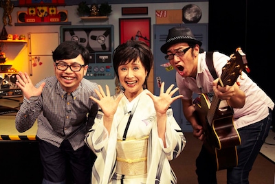 「全日本スキマミュージックTV～SMJTV」に出演する（左から）浜野謙太（SAKEROCK / 在日ファンク）、ゲストの小林幸子、東京03角田。