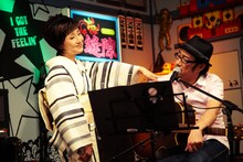 小林幸子（左）と東京03角田（右）。